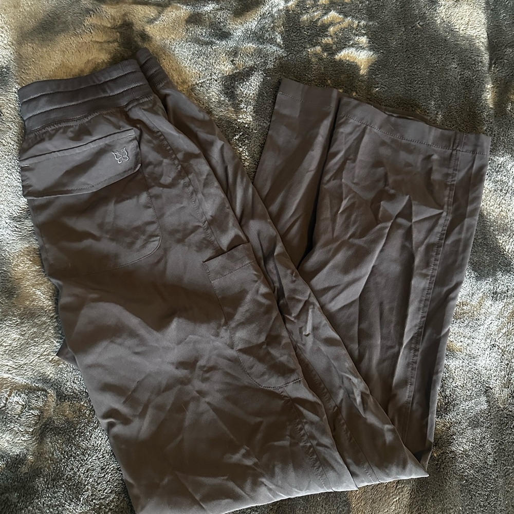 Woman’s Small Scrub pants (kinda flare)
no tags